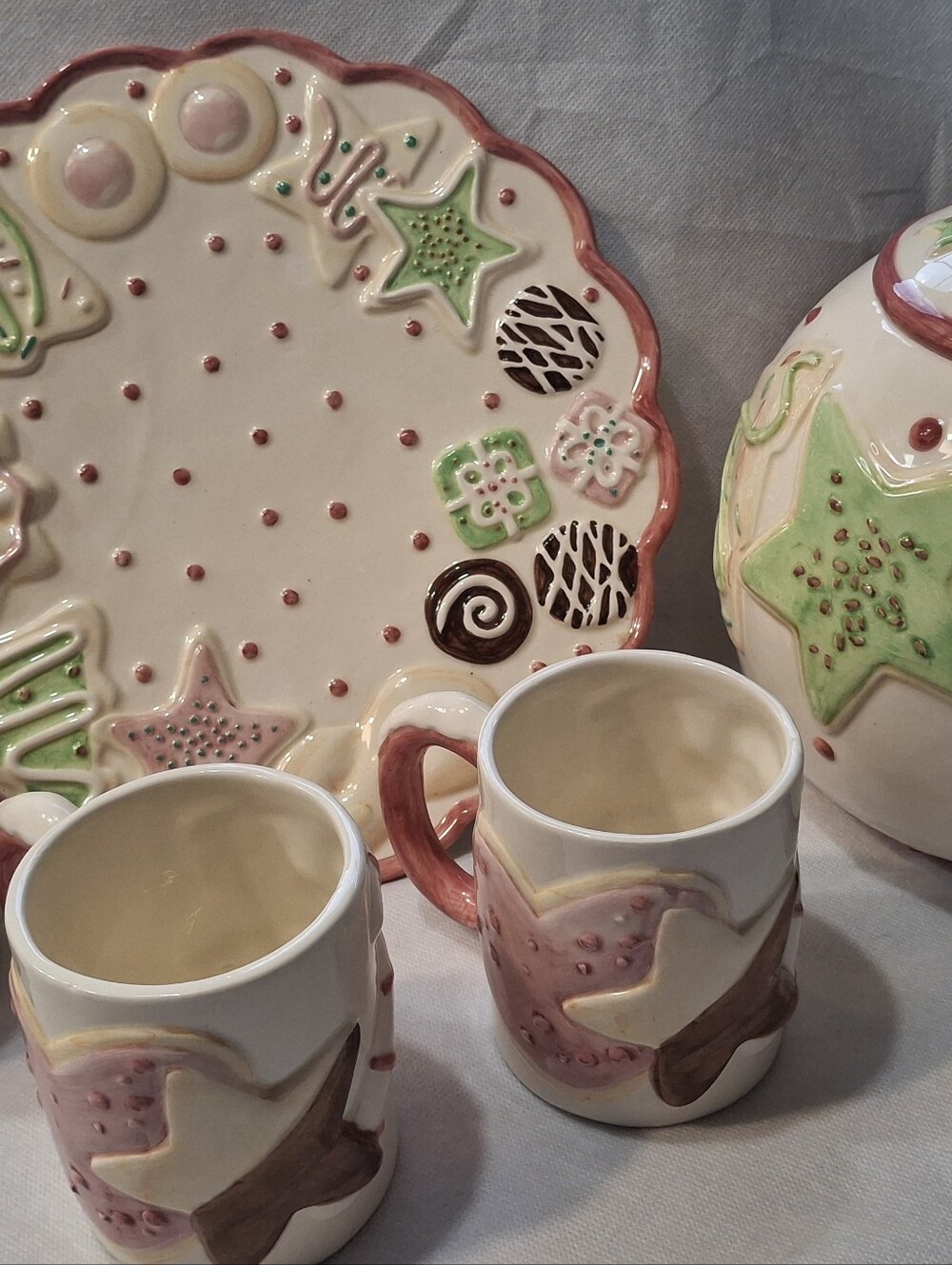 Lotus Vintage Christmas Ceramic Cookie Jar, 3 Cups, And Plate Set